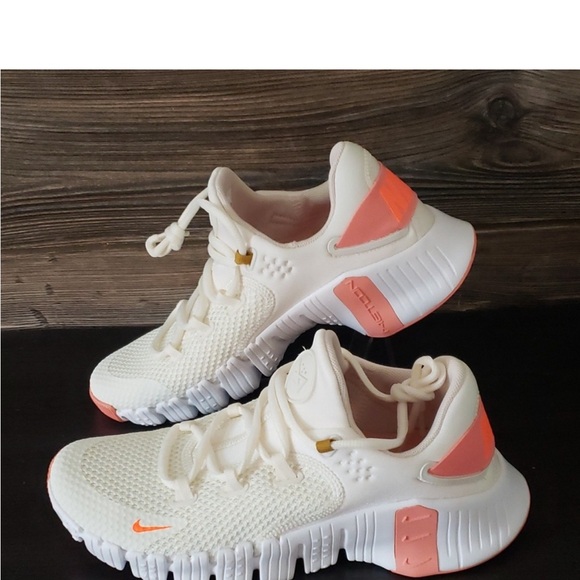 New Nike Free Metcon 4 Cream White Peach Orange Sneakers - Picture 2 of 5